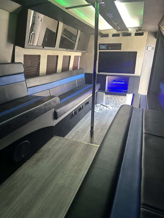 Granduer Gaming Bus